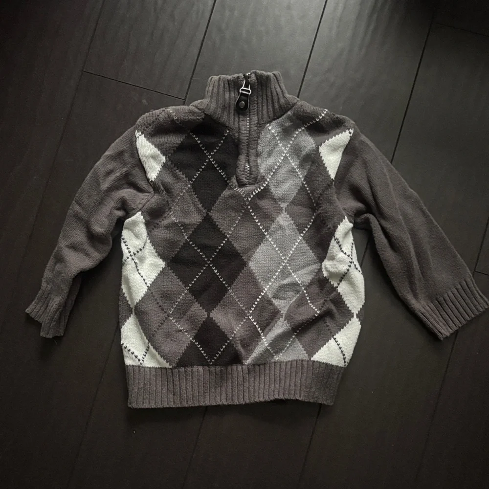The Children's Place Gray and White Argyle Sweater